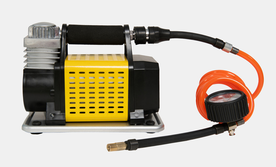 ধাতব চাপমাপক এবং পায়ের পাতার মোজাবিশেষ সঙ্গে DC12V ধাতু বহনযোগ্য গাড়ী টায়ার inflator